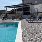 Manolo House With Jacuzzi & Pool Σπίτι διακοπών *