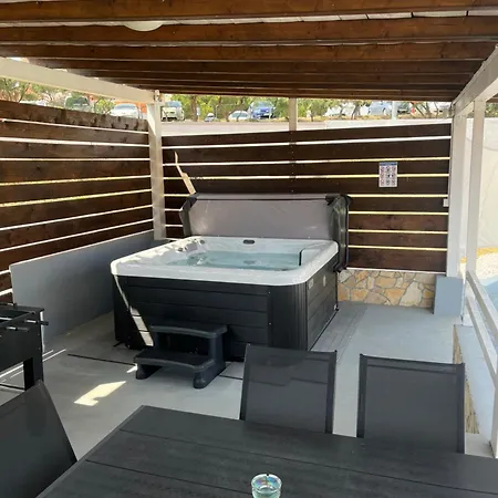 Manolo House With Jacuzzi & Pool Vakantiehuis
