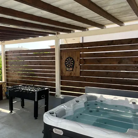Vakantiehuis Manolo House With Jacuzzi & Pool *